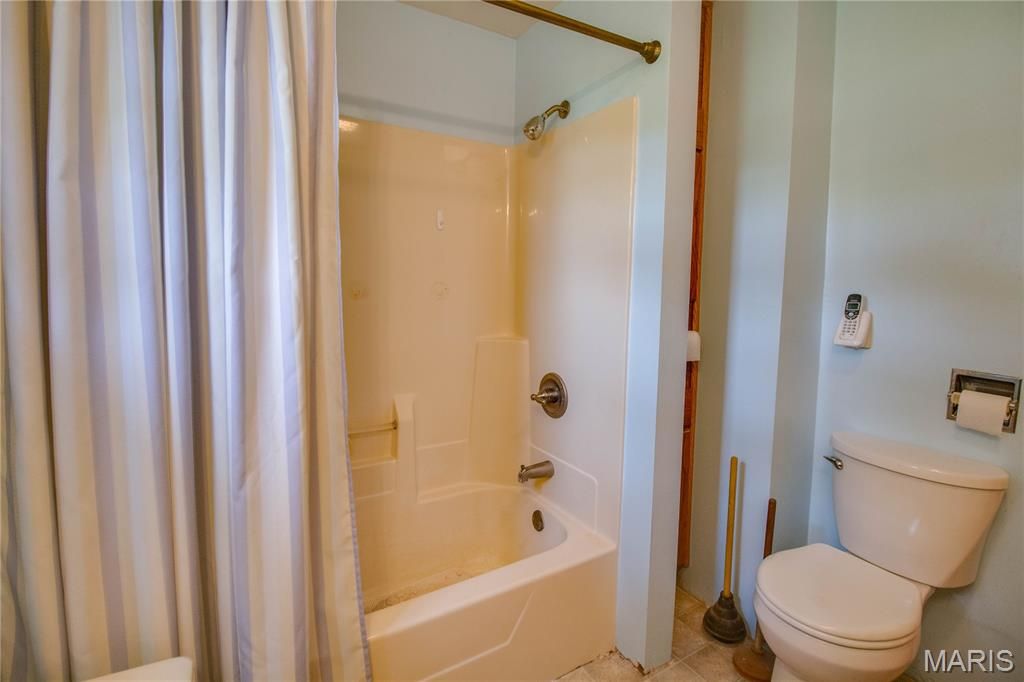 Image 20 of property listing at 700 E Main Street, Staunton, IL 62088