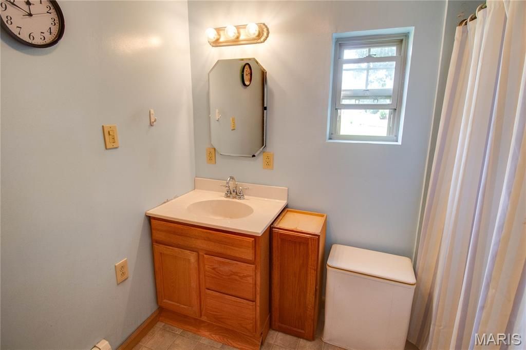 Image 21 of property listing at 700 E Main Street, Staunton, IL 62088