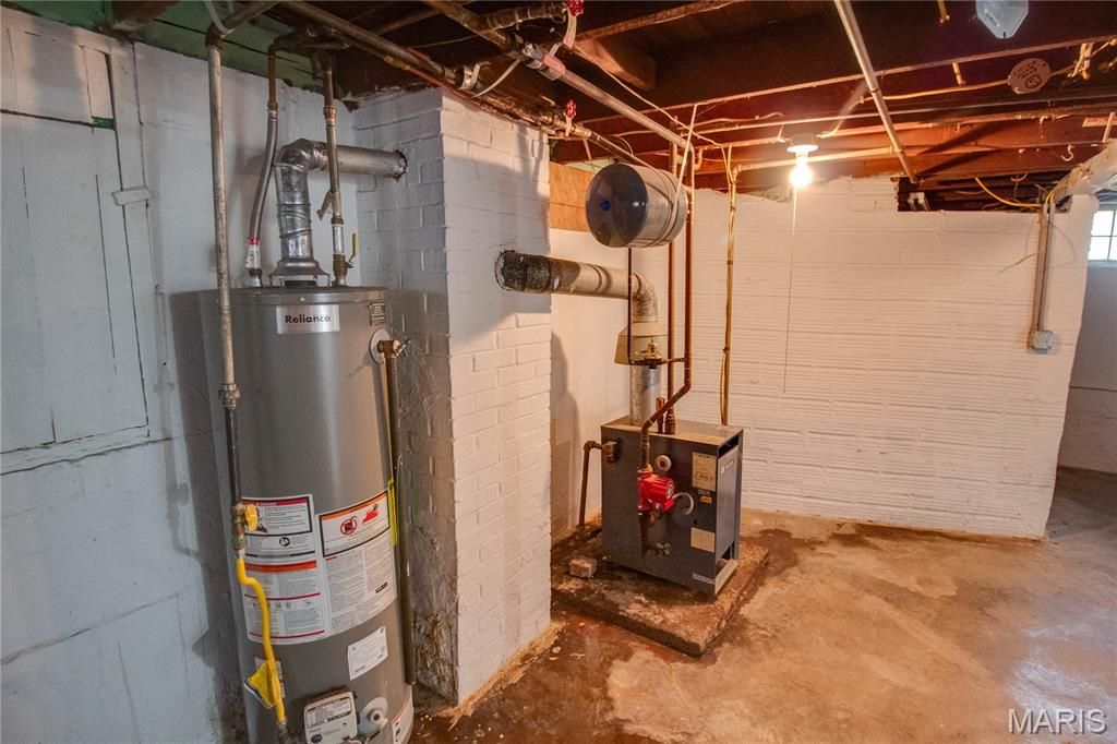 Image 27 of property listing at 700 E Main Street, Staunton, IL 62088