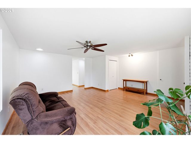 3615 Se WILLAMETTE Ave, Milwaukie, OR 97222