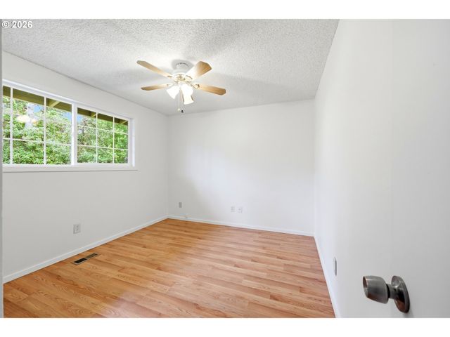 3615 Se WILLAMETTE Ave, Milwaukie, OR 97222