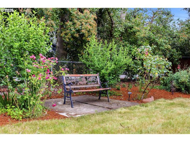 3615 Se WILLAMETTE Ave, Milwaukie, OR 97222