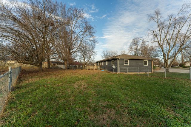401 N Elmwood Avenue, Republic, MO 65738