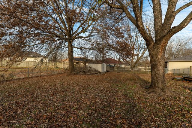 401 N Elmwood Avenue, Republic, MO 65738