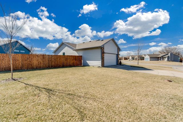 6951 N Grove St, Park City, KS 67219