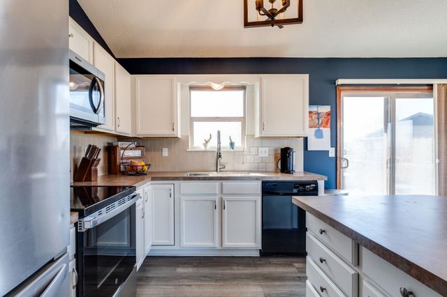 6951 N Grove St, Park City, KS 67219