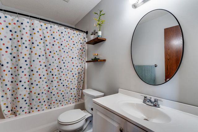 6951 N Grove St, Park City, KS 67219