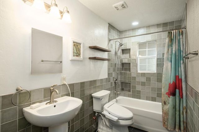 3905 E Cortland Avenue, Fresno, CA 93726