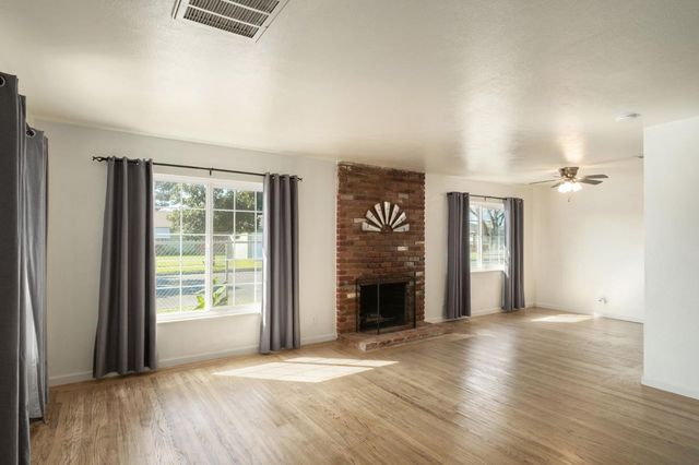 3905 E Cortland Avenue, Fresno, CA 93726