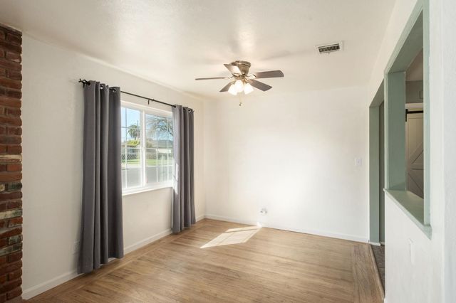 3905 E Cortland Avenue, Fresno, CA 93726