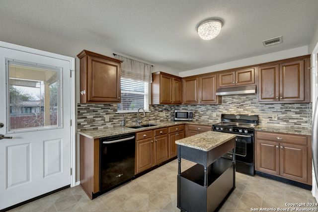 2418 FAYETTE DR, New Braunfels, TX 78130
