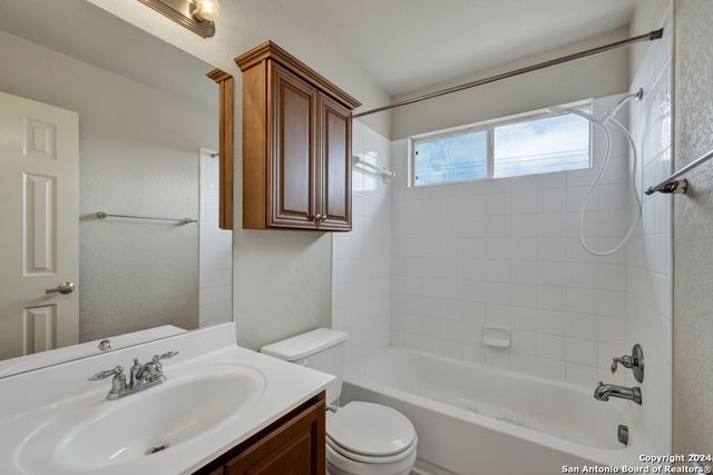 2418 FAYETTE DR, New Braunfels, TX 78130