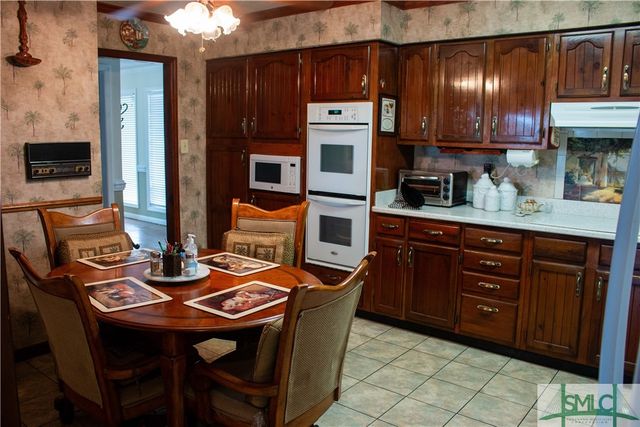 127 Pine Grove Drive, Savannah, GA 31419