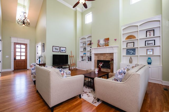 26 Alton Ln, Little Rock, AR 72211