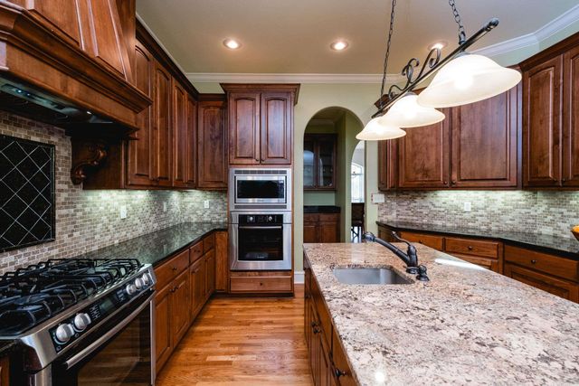 26 Alton Ln, Little Rock, AR 72211