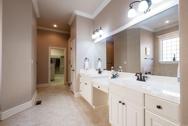 26 Alton Ln, Little Rock, AR 72211