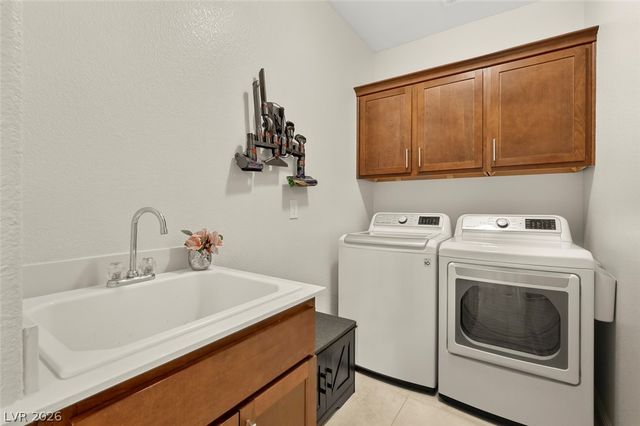 571 Signal Peak Street, Las Vegas, NV 89138