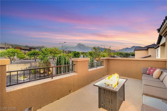 571 Signal Peak Street, Las Vegas, NV 89138