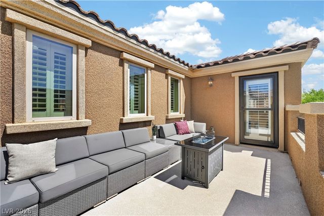 571 Signal Peak Street, Las Vegas, NV 89138