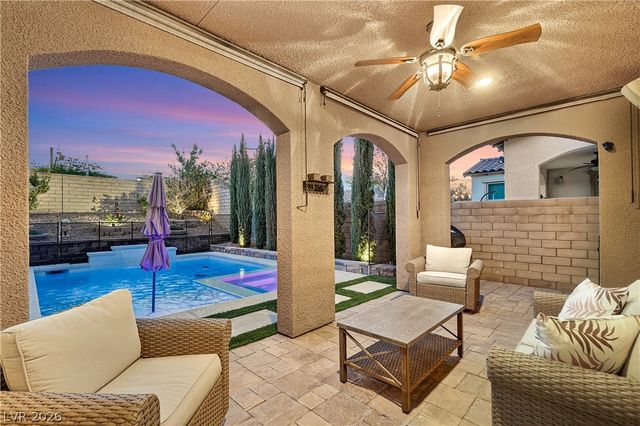 571 Signal Peak Street, Las Vegas, NV 89138