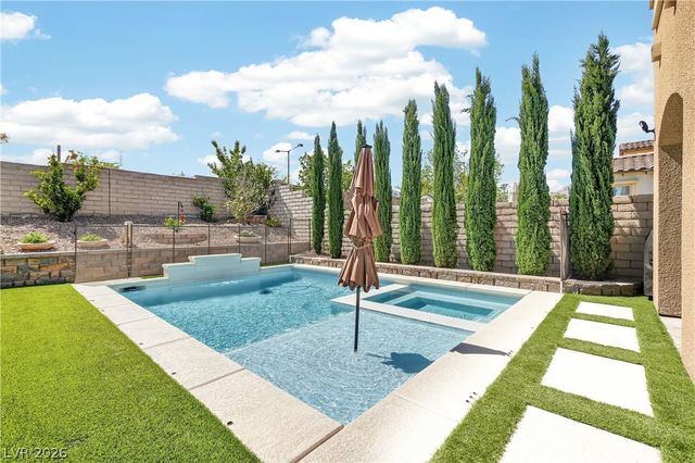 571 Signal Peak Street, Las Vegas, NV 89138