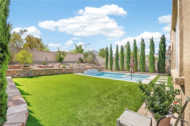 571 Signal Peak Street, Las Vegas, NV 89138