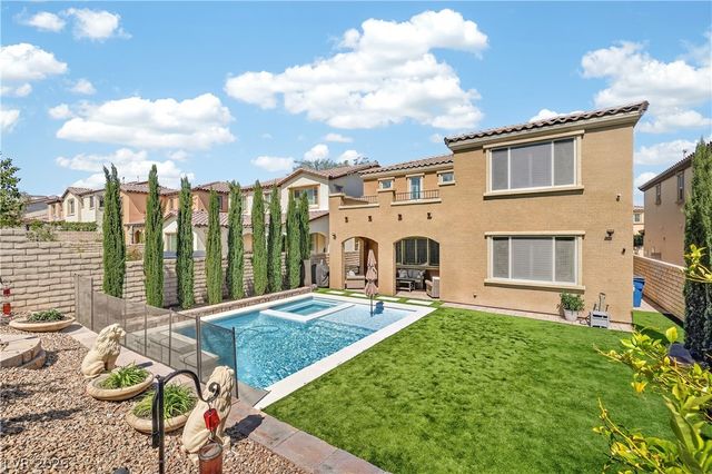 571 Signal Peak Street, Las Vegas, NV 89138