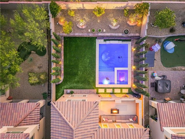571 Signal Peak Street, Las Vegas, NV 89138