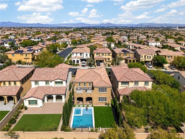 571 Signal Peak Street, Las Vegas, NV 89138
