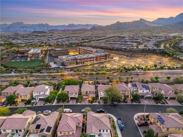 571 Signal Peak Street, Las Vegas, NV 89138
