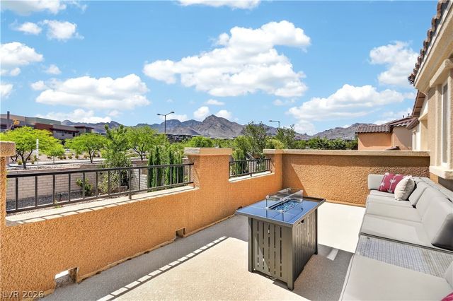 571 Signal Peak Street, Las Vegas, NV 89138