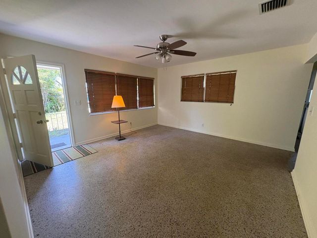 422 S Arnold Avenue, Lantana, FL 33462