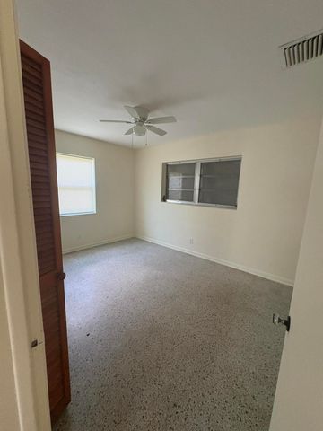 422 S Arnold Avenue, Lantana, FL 33462