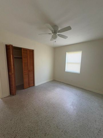 422 S Arnold Avenue, Lantana, FL 33462