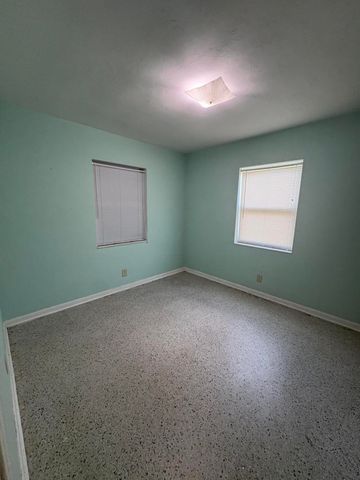 422 S Arnold Avenue, Lantana, FL 33462