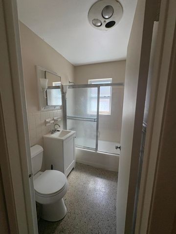 422 S Arnold Avenue, Lantana, FL 33462
