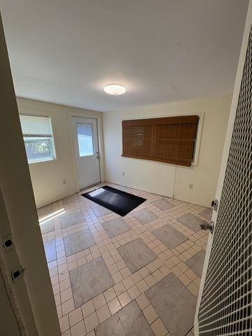 422 S Arnold Avenue, Lantana, FL 33462