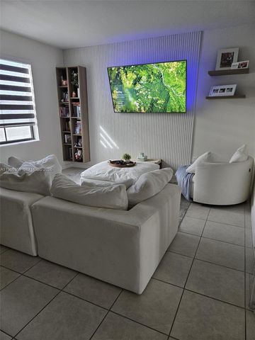 11135 W 32nd Ln, Hialeah, FL 33018