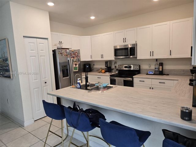 11135 W 32nd Ln, Hialeah, FL 33018