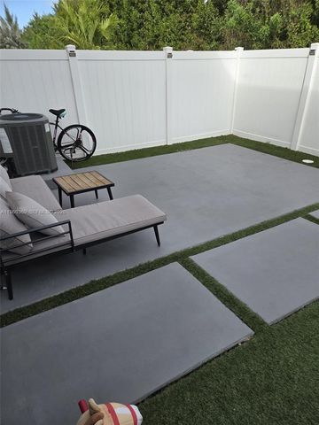 11135 W 32nd Ln, Hialeah, FL 33018