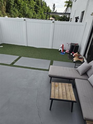 11135 W 32nd Ln, Hialeah, FL 33018