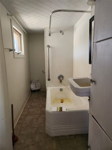 201 2nd St, City Of But Ne, PA 16001