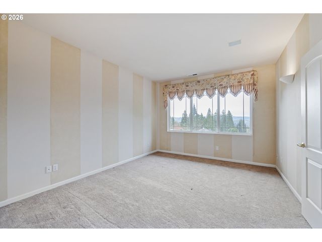 245 W ST JAMES Pl, Longview, WA 98632