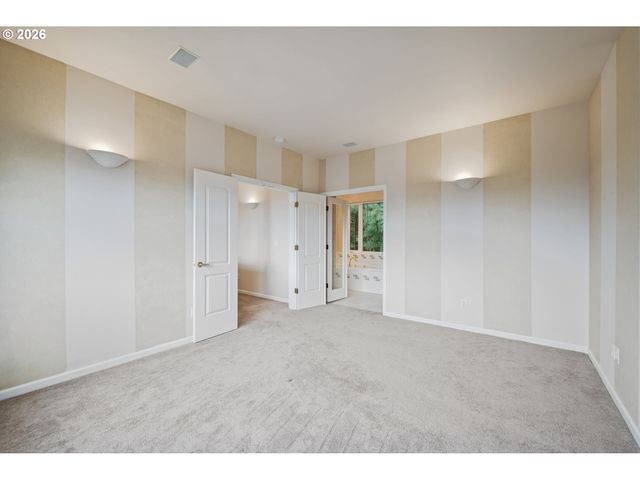 245 W ST JAMES Pl, Longview, WA 98632