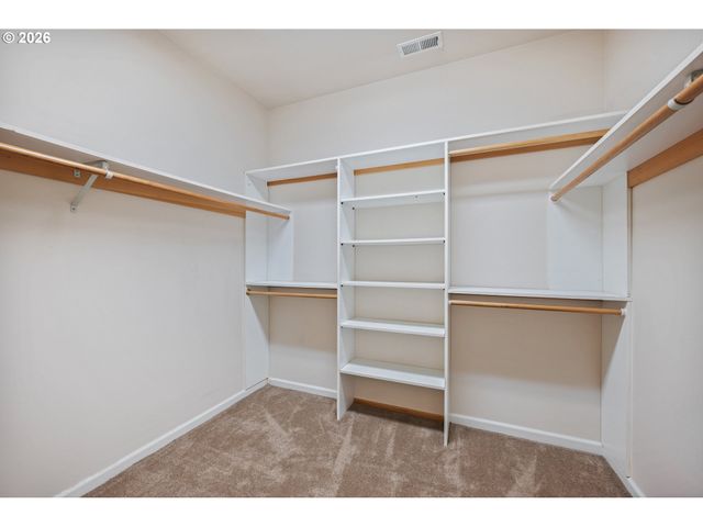 245 W ST JAMES Pl, Longview, WA 98632