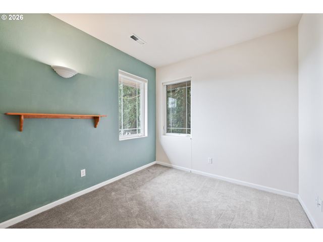 245 W ST JAMES Pl, Longview, WA 98632