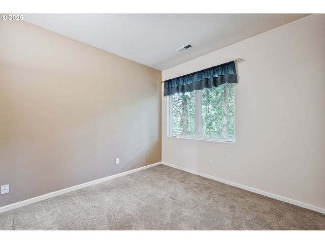 245 W ST JAMES Pl, Longview, WA 98632