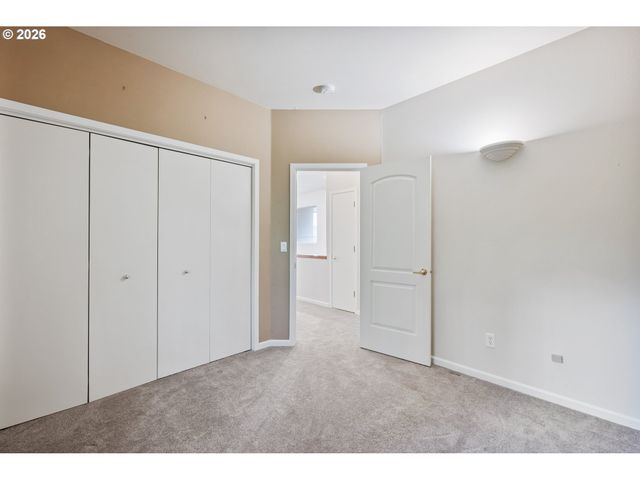 245 W ST JAMES Pl, Longview, WA 98632