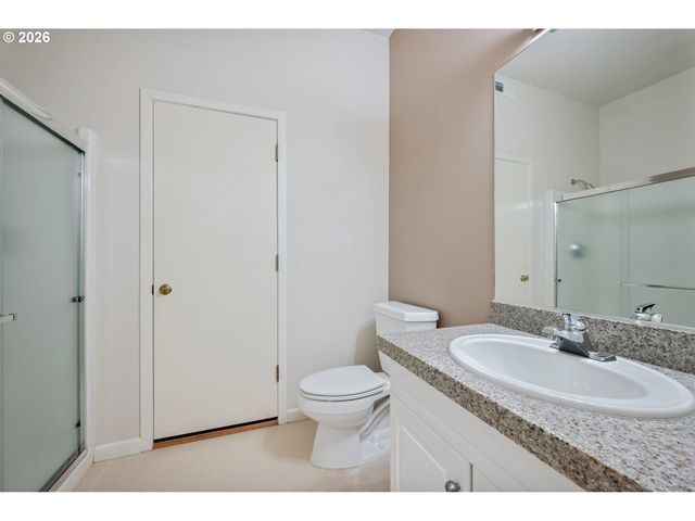 245 W ST JAMES Pl, Longview, WA 98632