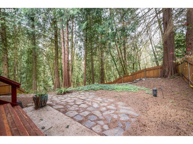 245 W ST JAMES Pl, Longview, WA 98632